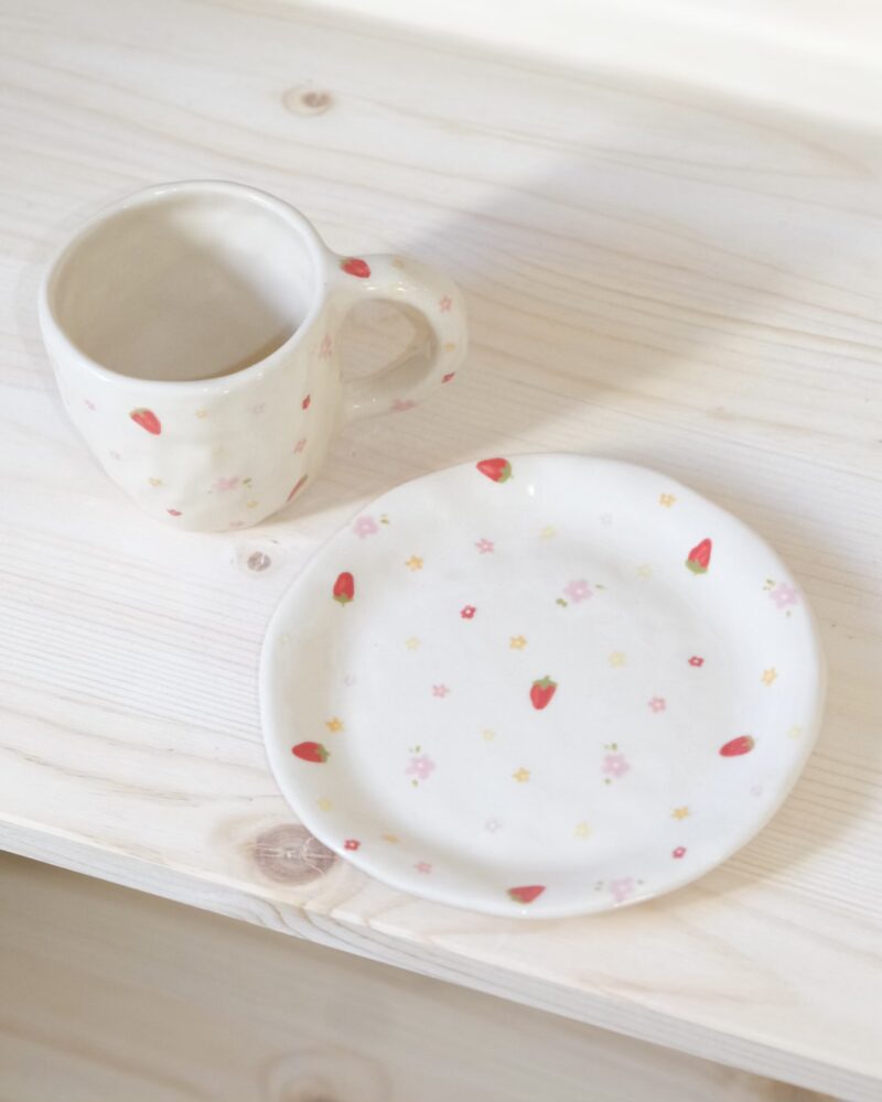 Espresso Set with Strawberries - Image 7