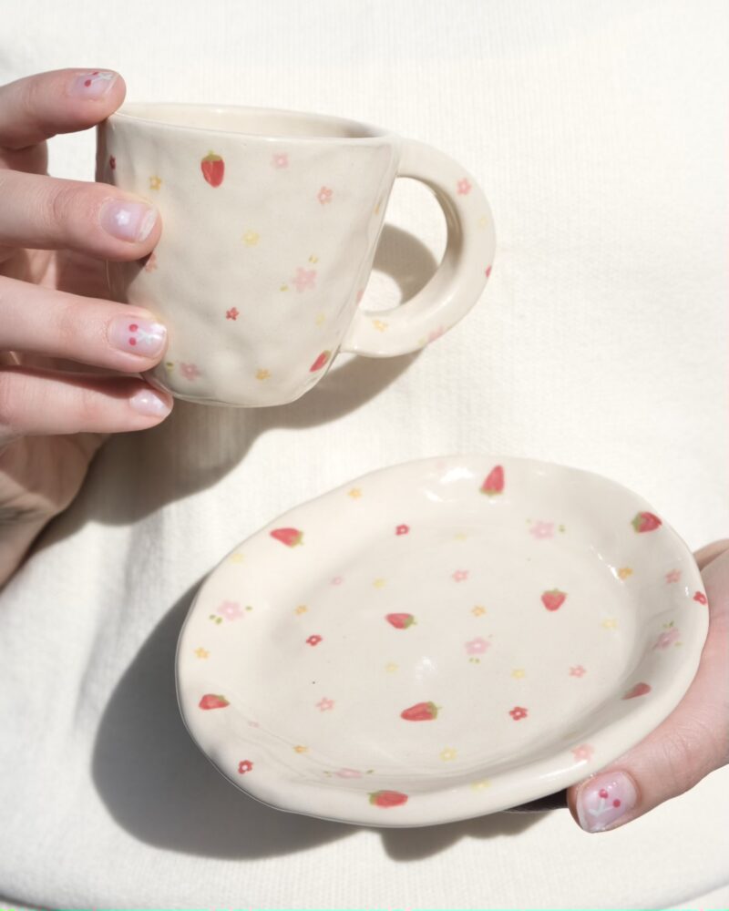 Espresso Set with Strawberries - Image 2