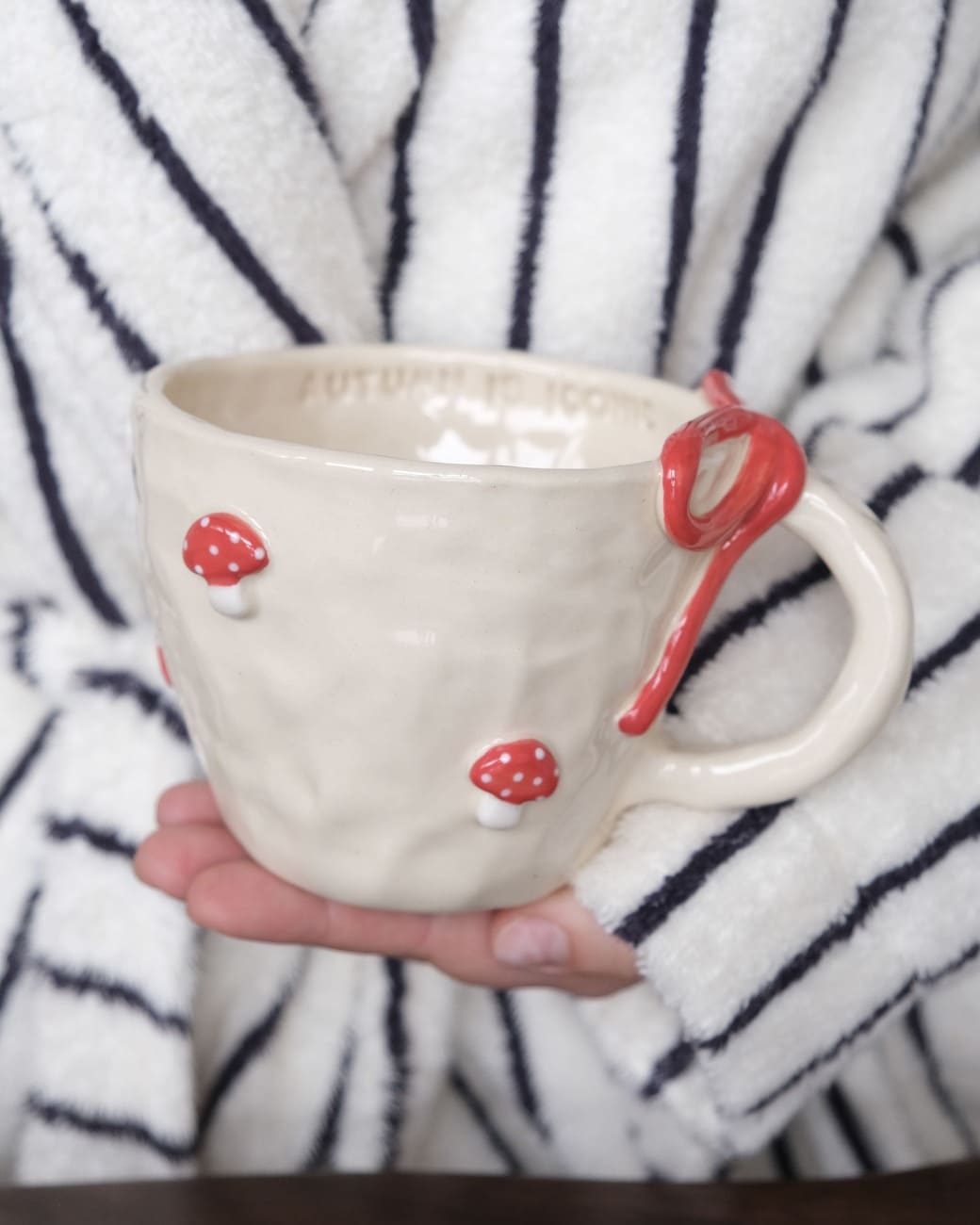 Kubek w Muchomorki "Autumn is iconic" - obrazek 2