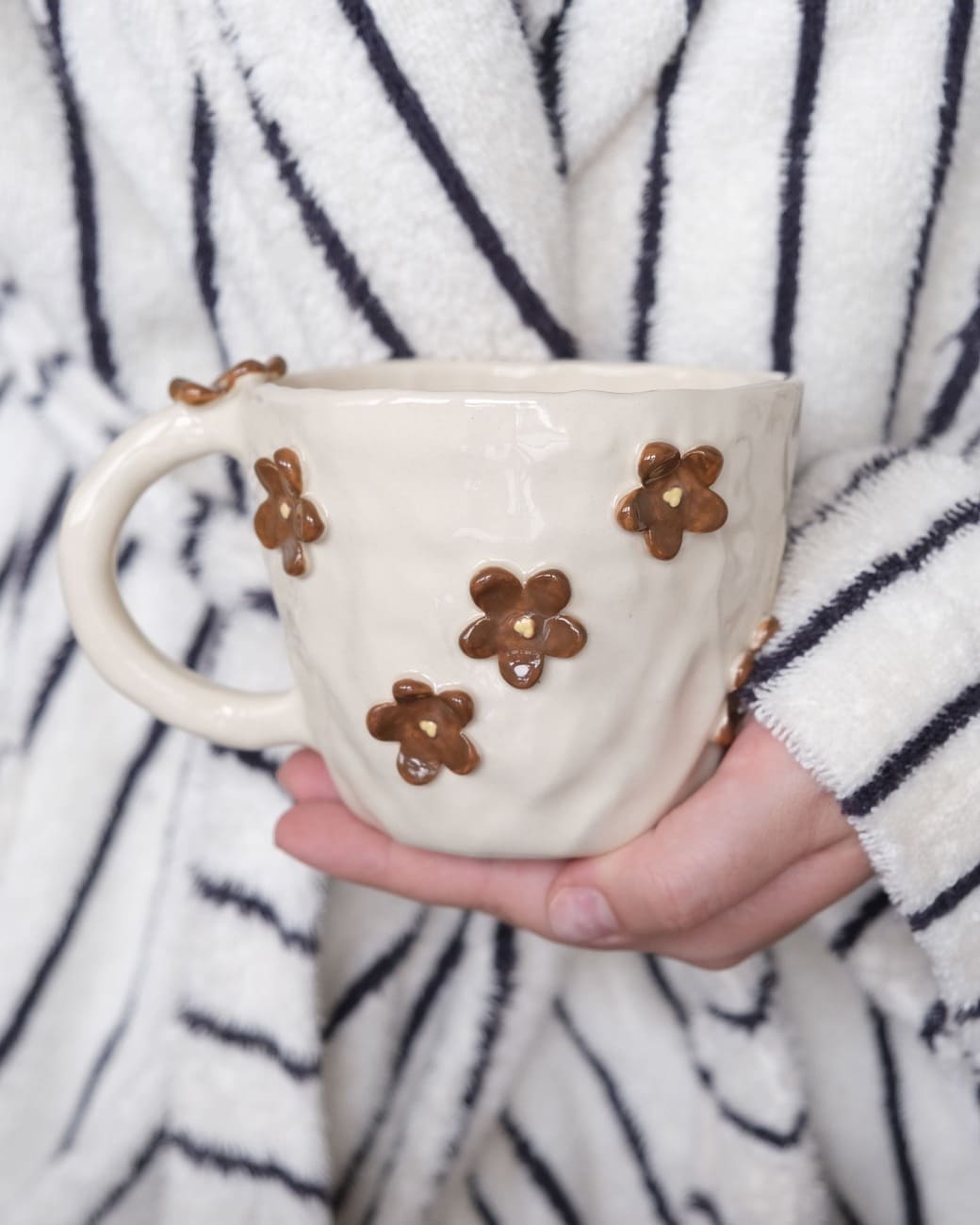 Kubek w Małe Kwiatki "Cozy girl season" - obrazek 3