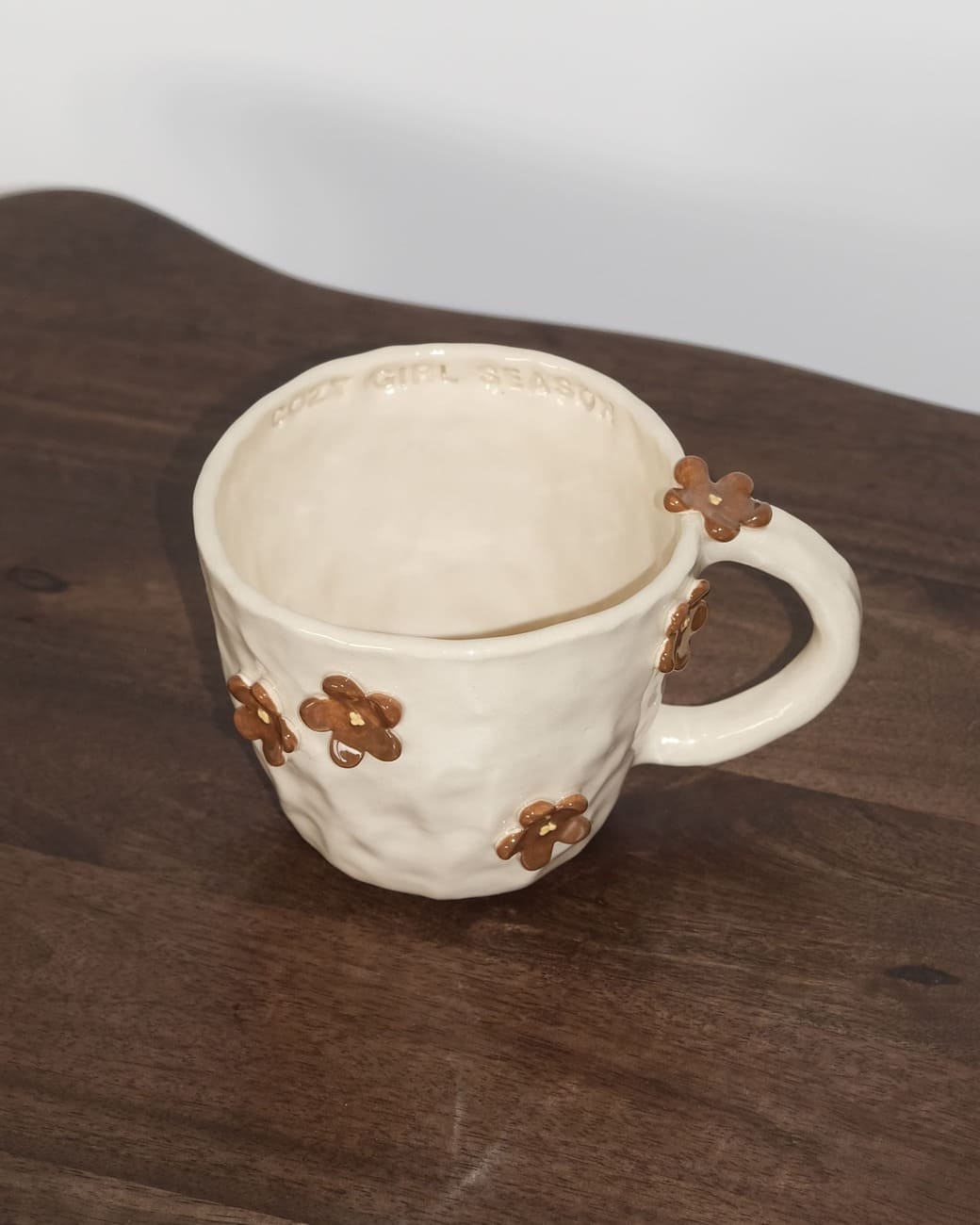 Kubek w Małe Kwiatki "Cozy girl season" - obrazek 6