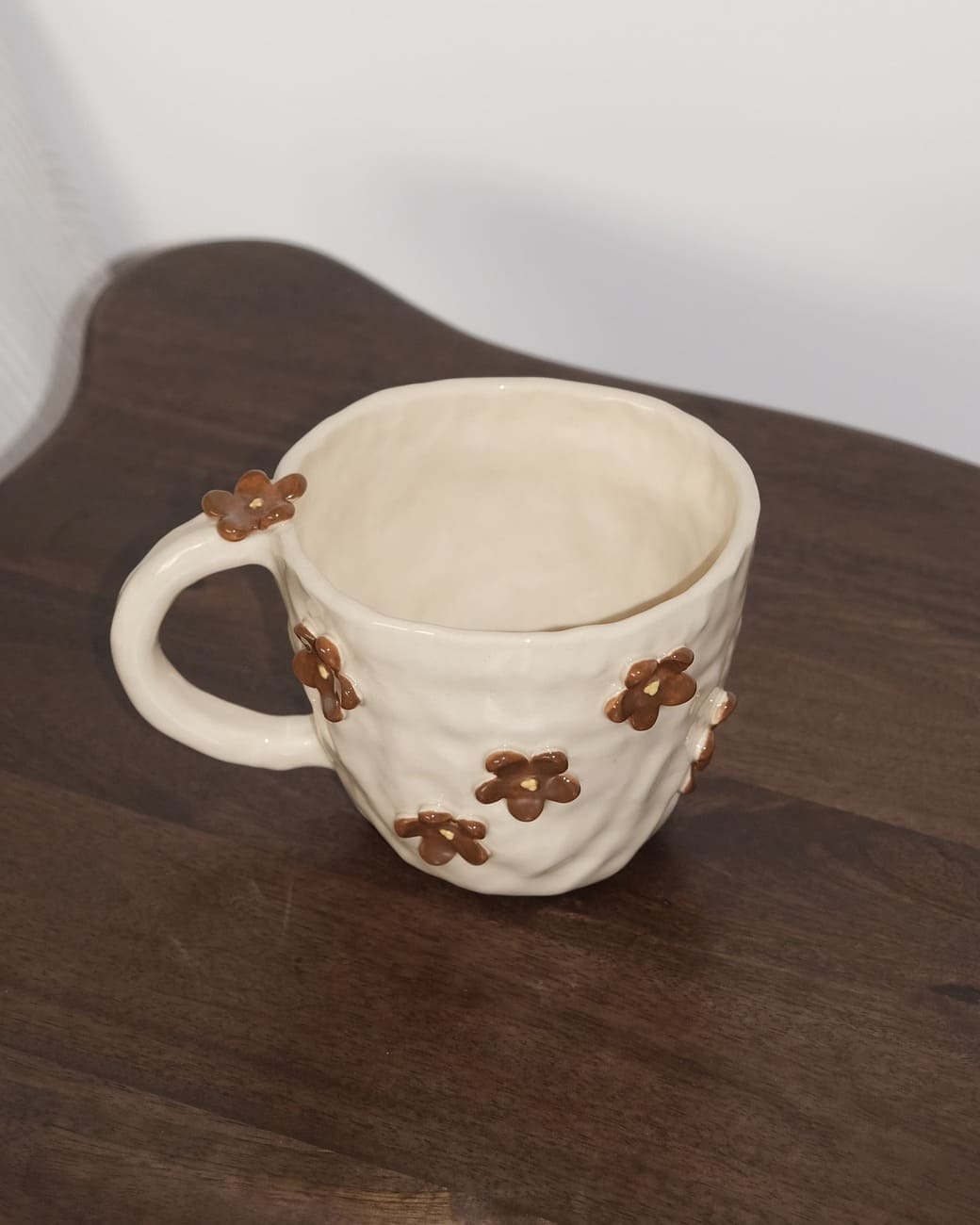 Kubek w Małe Kwiatki "Cozy girl season" - obrazek 5