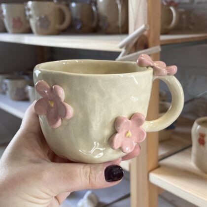 OUTLET! Kubek w Różowe Kwiatki - pęknięcie na kwiatku